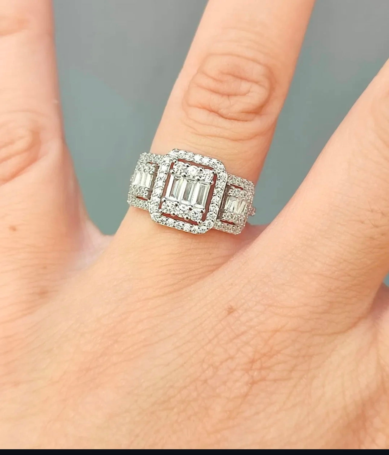 Anello Queen pietre quadrate