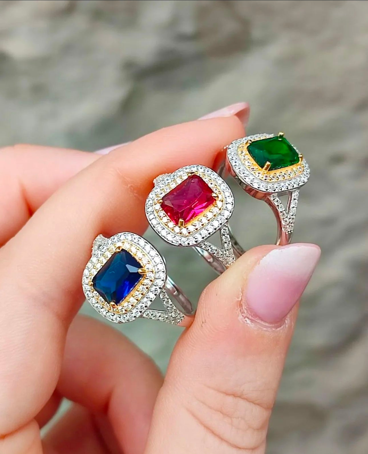 Anello Princess con pietra colorata