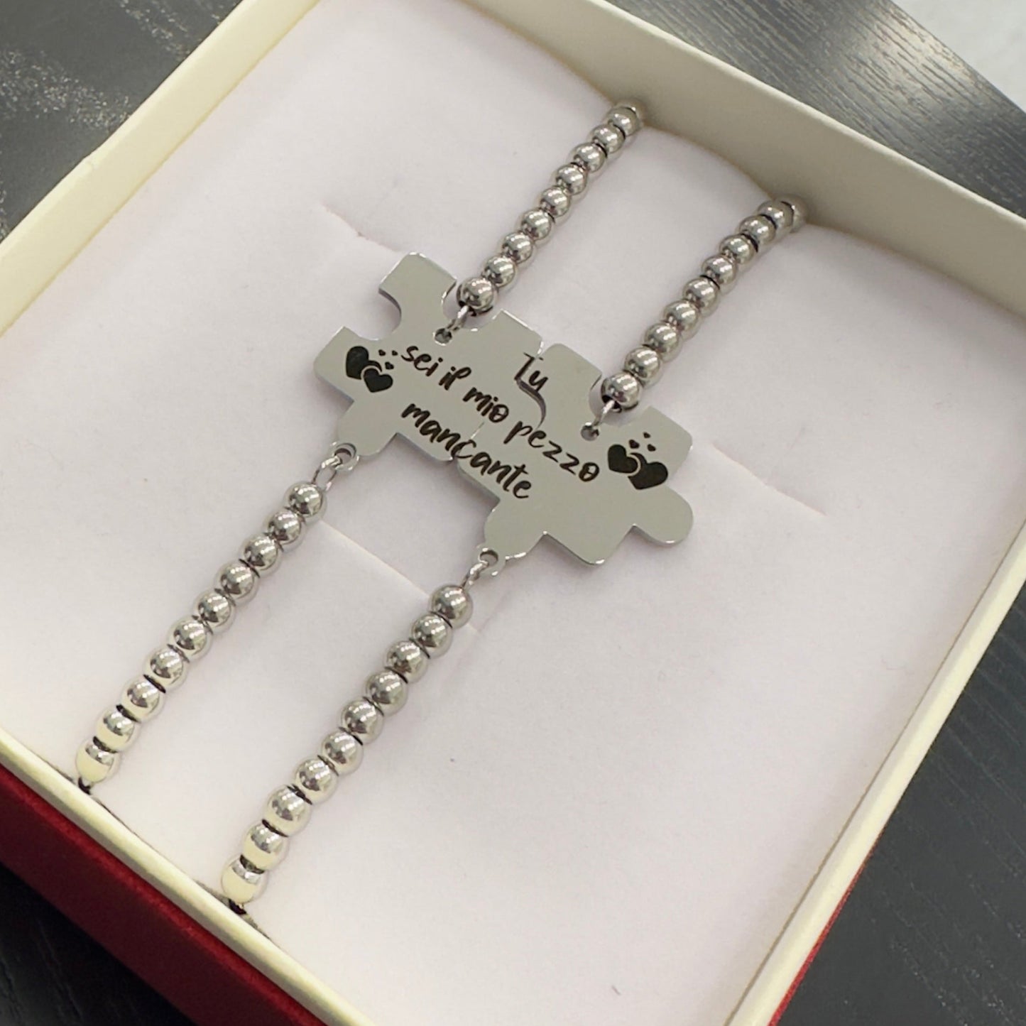 Dettaglio bracciale puzzle in acciaio anallergico regolabile per coppia