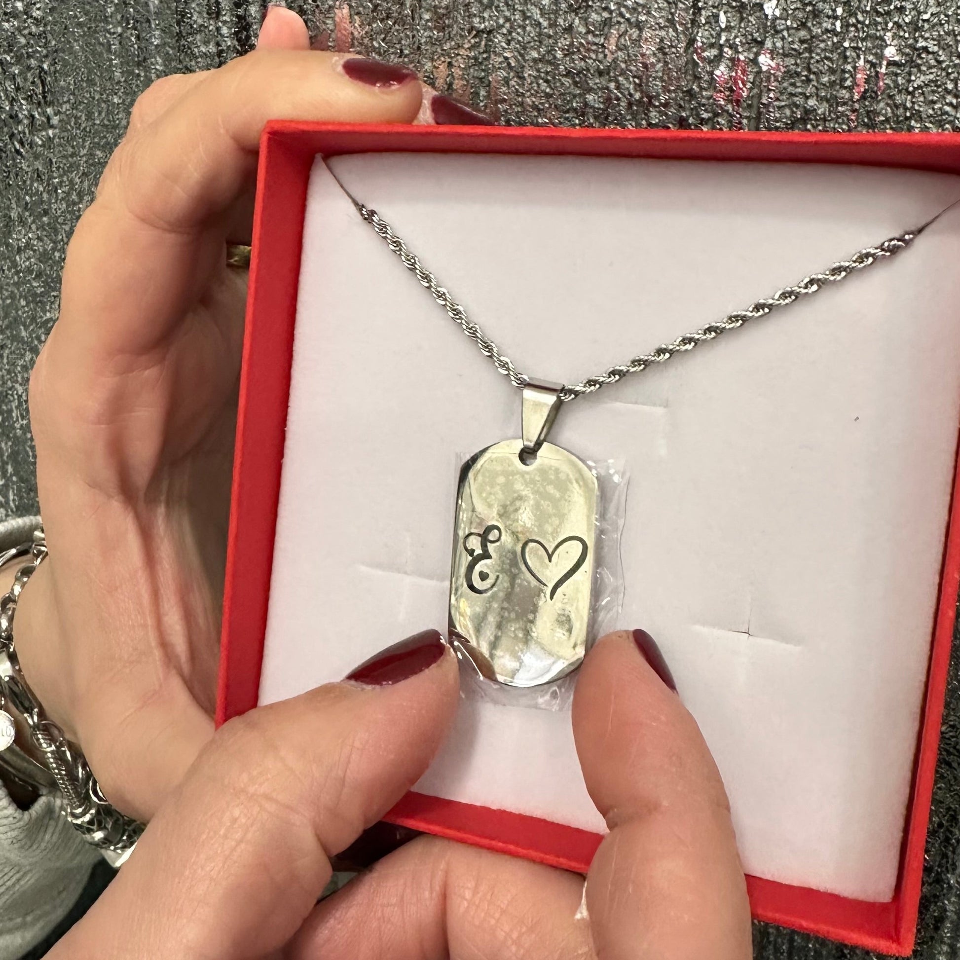 Collana piastrina acciaio personalizzabile con doppia incisione fronte e retro
