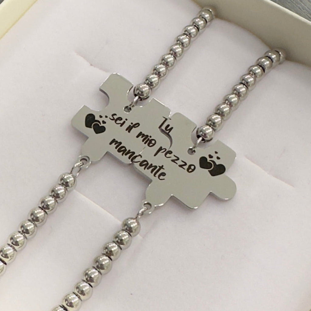 Dettaglio bracciale puzzle in acciaio anallergico regolabile per coppia
