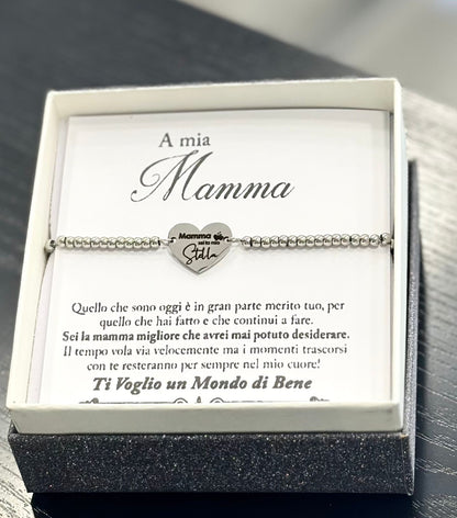 Dettaglio frase incisa mamma sei la mia stella su bracciale acciaio con perline
