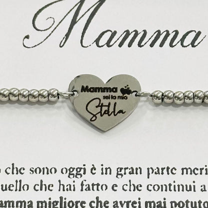 Dettaglio frase incisa mamma sei la mia stella su bracciale acciaio con perline
