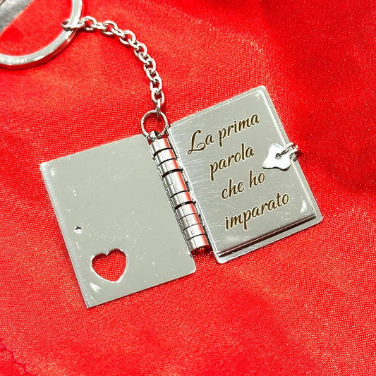 Portachiavi libro mamma in acciaio personalizzabile con frase e disegno dedicato

