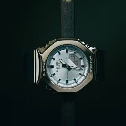 Cinturino bianco in uretano G-Shock GM-S2100 con lunetta in metallo argentato
