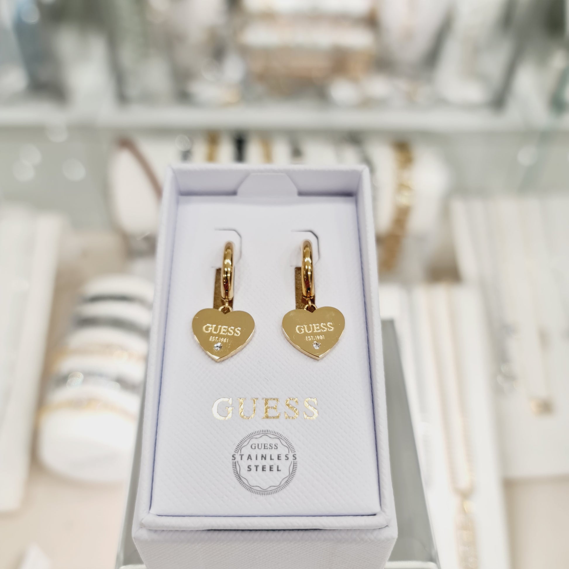 Orecchini Guess cerchio con pendente cuore acciaio dorato zirconi
